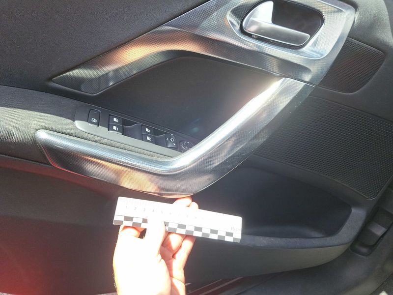 Peugeot 2008 1.2 PureTech Allure 2017 – снимка 37