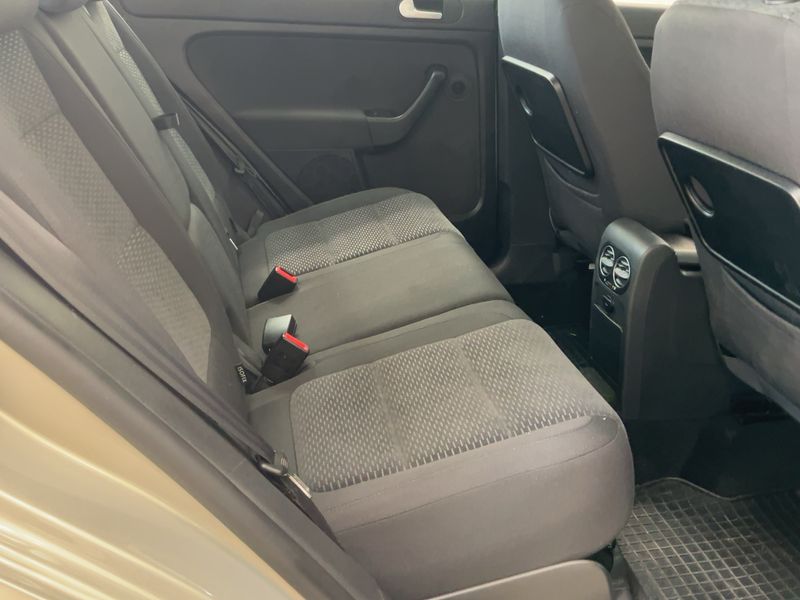 Volkswagen Golf VI Plus 1.6 TDI Rabbit BlueMotion Tech 2013 – снимка 14