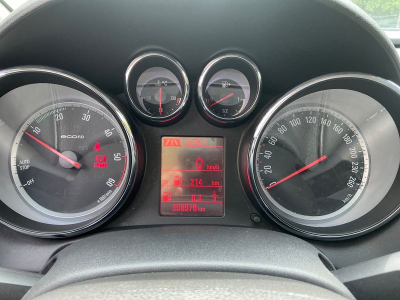 Opel Astra 1.7 CDTI Design Edition 2011 – снимка 4