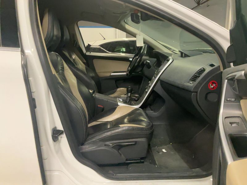 Volvo XC60 2.4D DRIVe R-Design 2010 – снимка 16