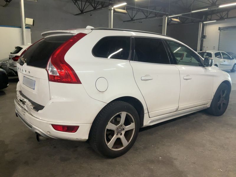 Volvo XC60 2.4D DRIVe R-Design 2010 – снимка 8