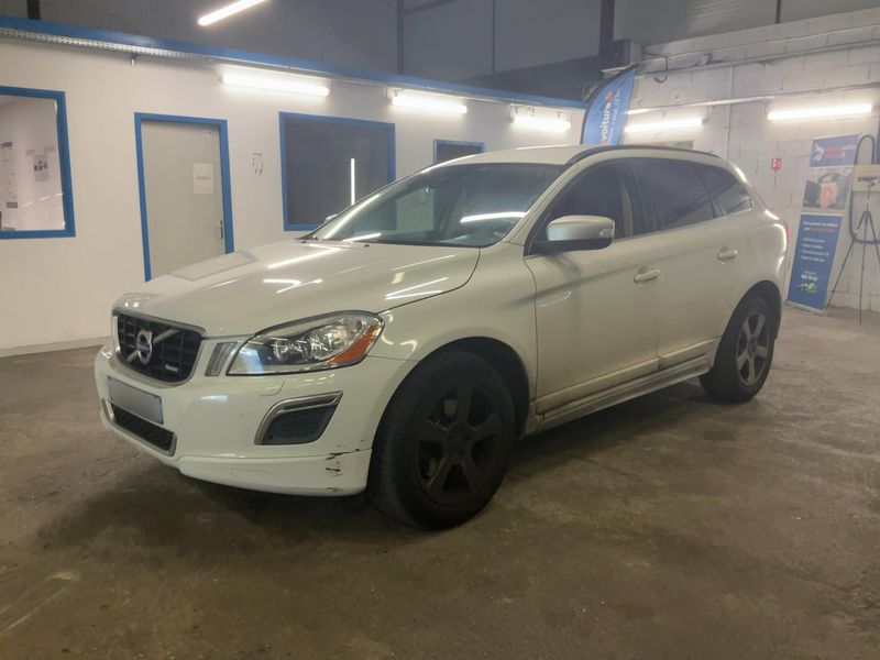 Volvo XC60 2.4D DRIVe R-Design 2010 – снимка 1