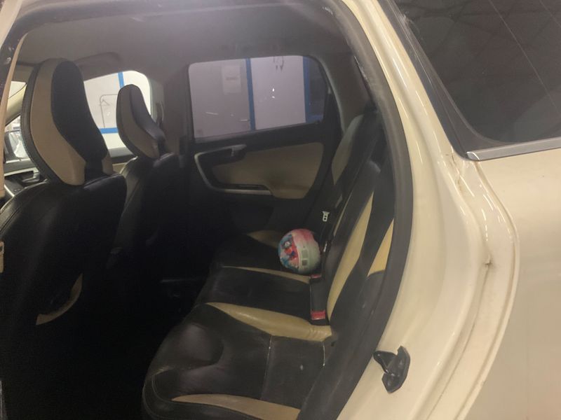 Volvo XC60 2.4D DRIVe R-Design 2010 – снимка 28
