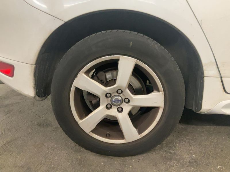 Volvo XC60 2.4D DRIVe R-Design 2010 – снимка 9