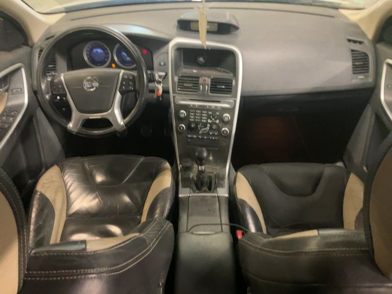 Volvo XC60 2.4D DRIVe R-Design 2010 – снимка 17