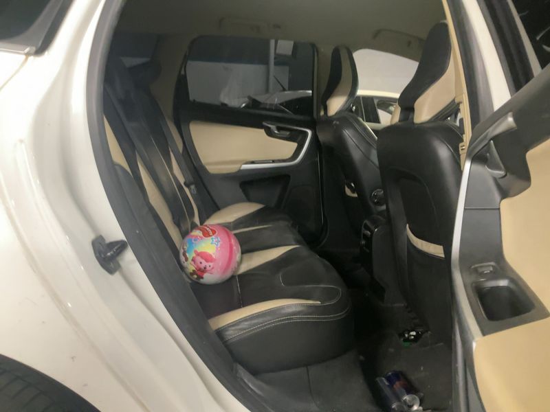 Volvo XC60 2.4D DRIVe R-Design 2010 – снимка 19