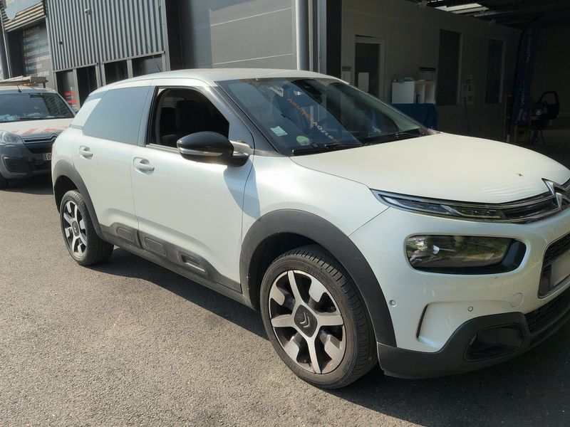 Citroen C4 Cactus 1.5 Blue-HDi Shine Business 2018 – снимка 12