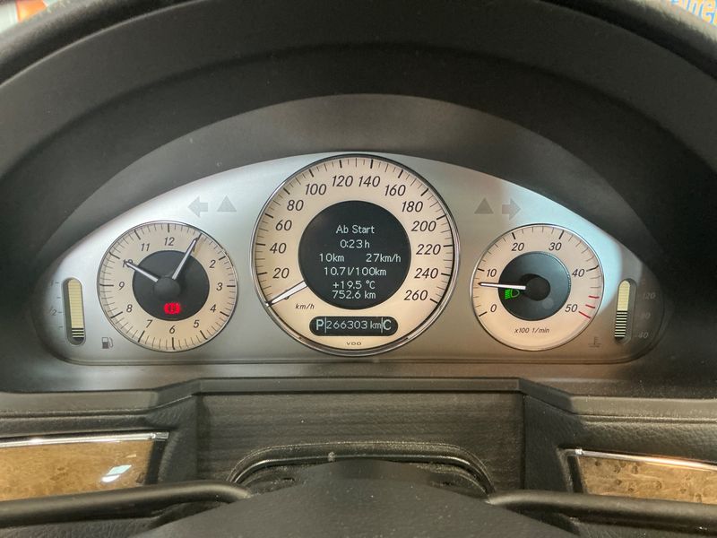 Mercedes-Benz E-Klasse E 320 CDI T Avantgarde 2009 – снимка 4