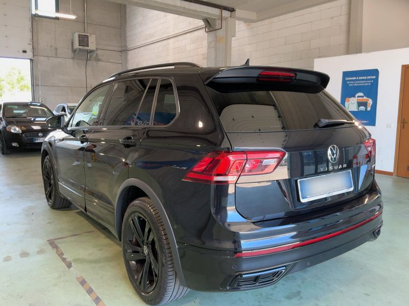 Volkswagen Tiguan 2.0 TDI R-Line 4Motion 2022 – снимка 6