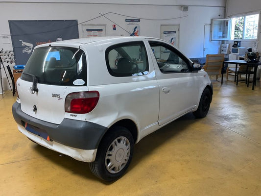 Toyota Yaris 1.0 VVT-i 2001 – снимка 2