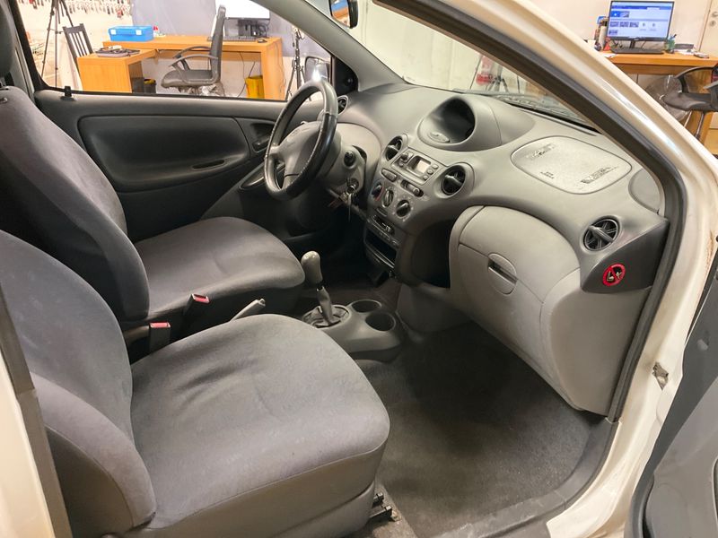 Toyota Yaris 1.0 VVT-i 2001 – снимка 3