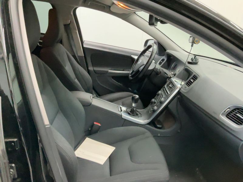 Volvo V60 1.6 D Kinetic 2011 – снимка 17