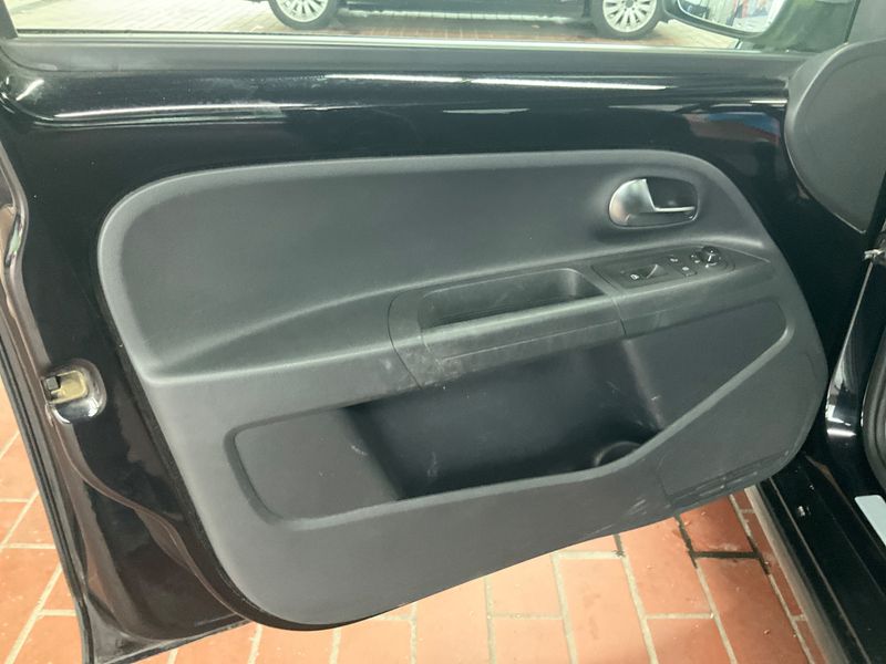 Volkswagen up! 1.0 Cross up! 2014 – снимка 34
