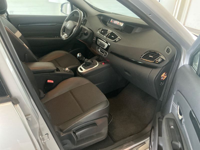 Renault Grand Scenic 1.2 TCe Energy BOSE Edition 2013 – снимка 3