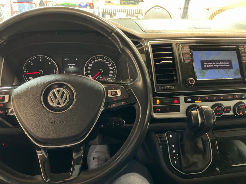 Volkswagen T6 Multivan 2.0 TDI Highline 4Motion 2017 – снимка 18