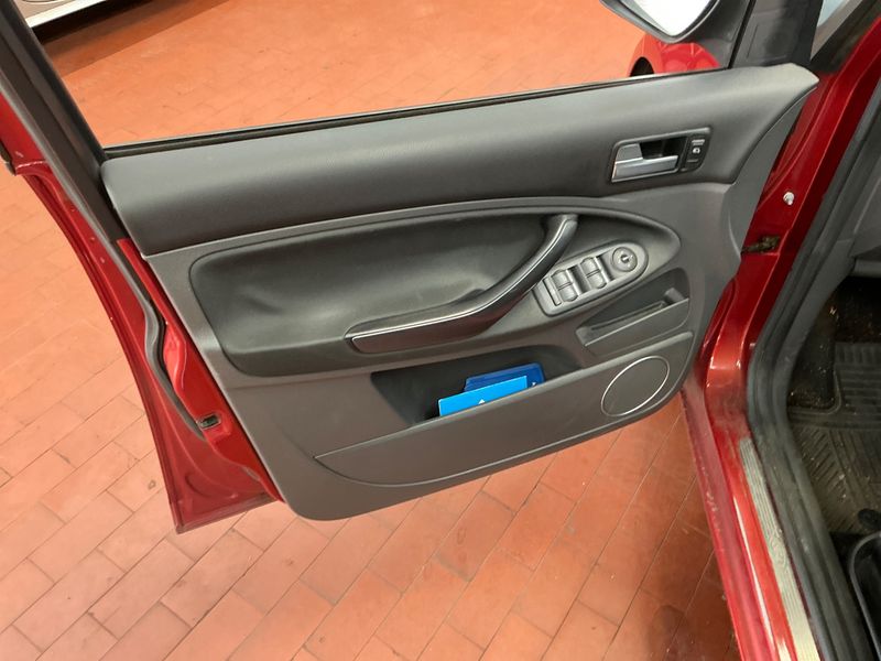 Ford C-Max 2.0 TDCi Titanium 2009 – снимка 29