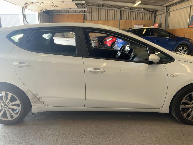 Kia cee'd 1.6 CRDi Active 2015 – снимка 10