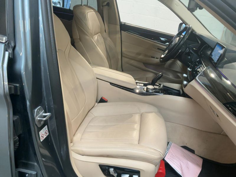 BMW 5er 530i 2018 – снимка 16