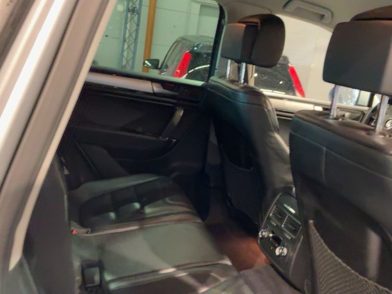 Volkswagen Touareg 3.0 V6 TDI BlueMotion Tech 2011 – снимка 19