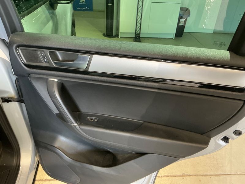 Volkswagen Touareg 3.0 V6 TDI BlueMotion Tech 2011 – снимка 26