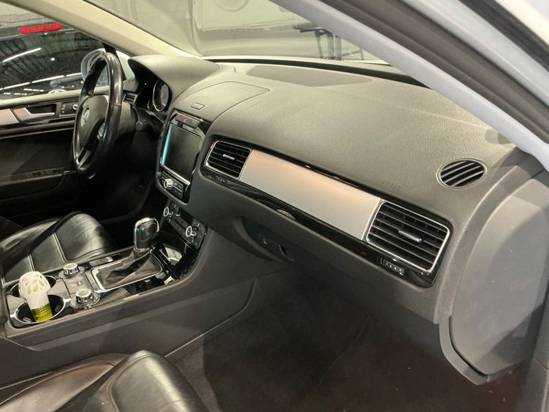 Volkswagen Touareg 3.0 V6 TDI BlueMotion Tech 2011 – снимка 24