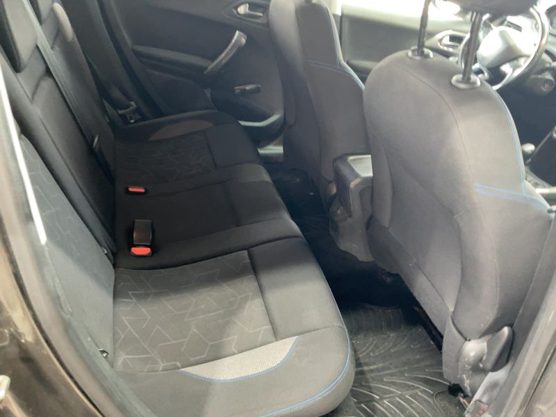 Peugeot 2008 1.2 e-VTi Style 2018 – снимка 19