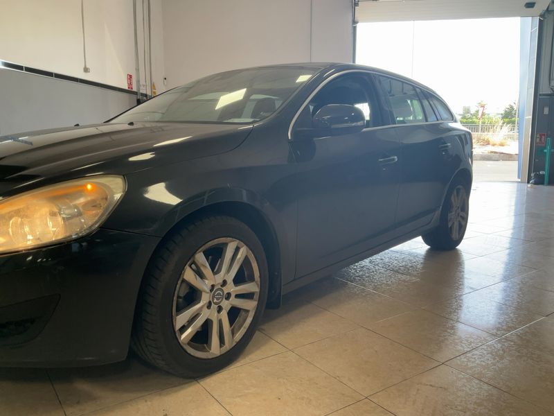 Volvo V60 2.0 D4 Momentum 2011 – снимка 2