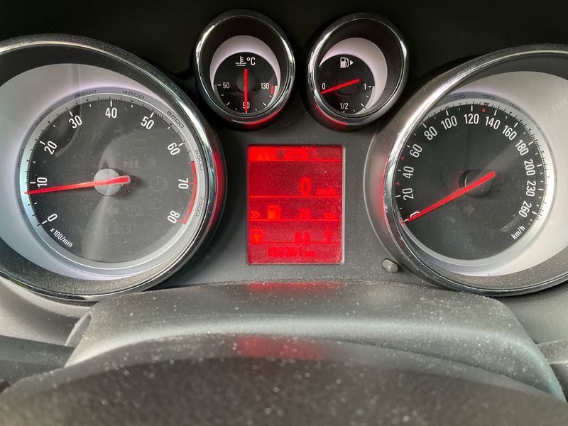 Opel Zafira Tourer 1.4 Turbo Edition 2014 – снимка 18