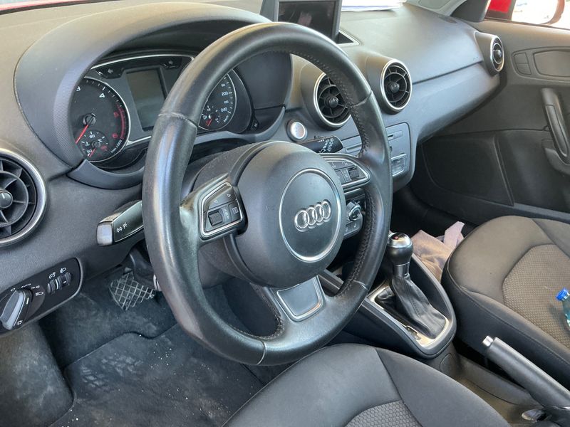 Audi A1 Sportback 1.6 TDI Attraction 2013 – снимка 26