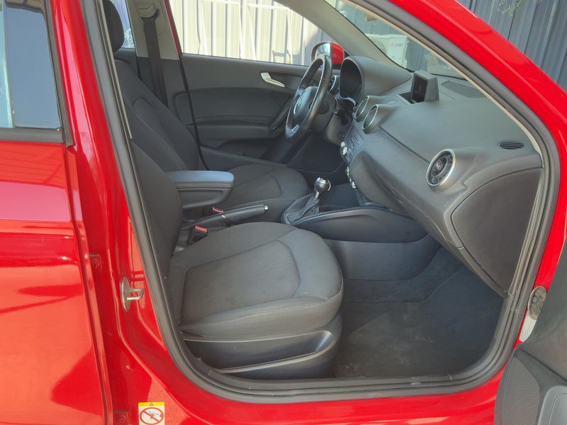 Audi A1 Sportback 1.6 TDI Attraction 2013 – снимка 16