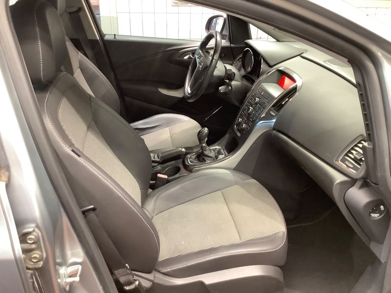 Opel Astra 1.4 Turbo Excellence 2012 – снимка 3