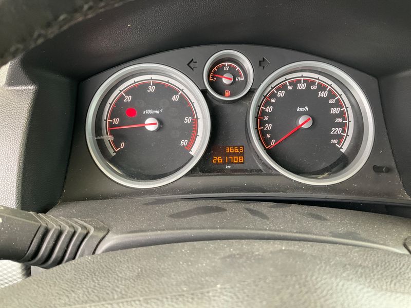Opel Astra GTC 1.9 CDTI Sport 2010 – снимка 4