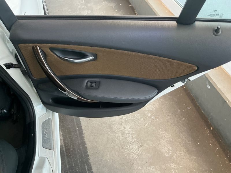 BMW 1er 118i 2011 – снимка 30
