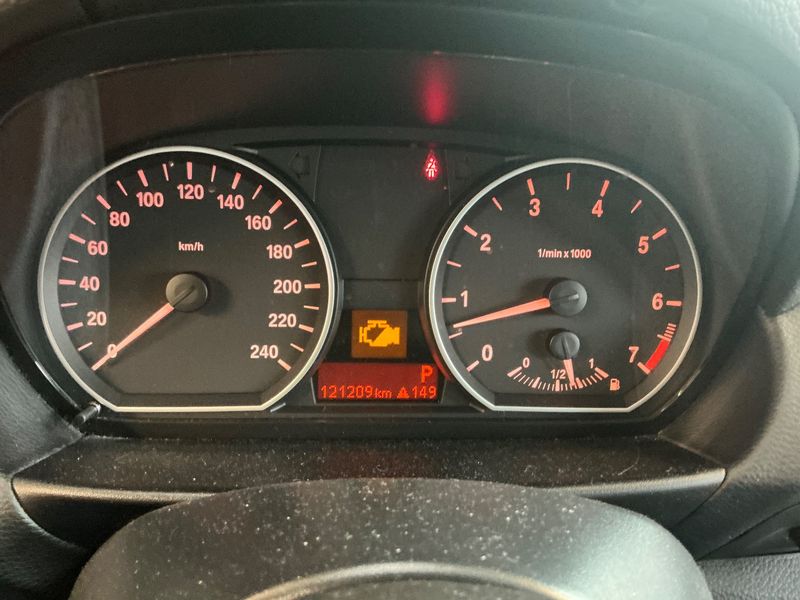 BMW 1er 118i 2011 – снимка 19
