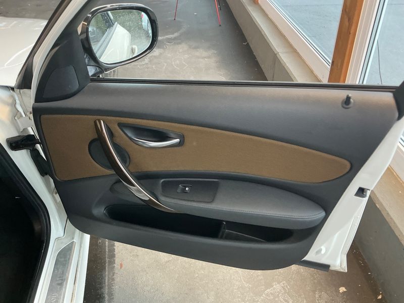BMW 1er 118i 2011 – снимка 31