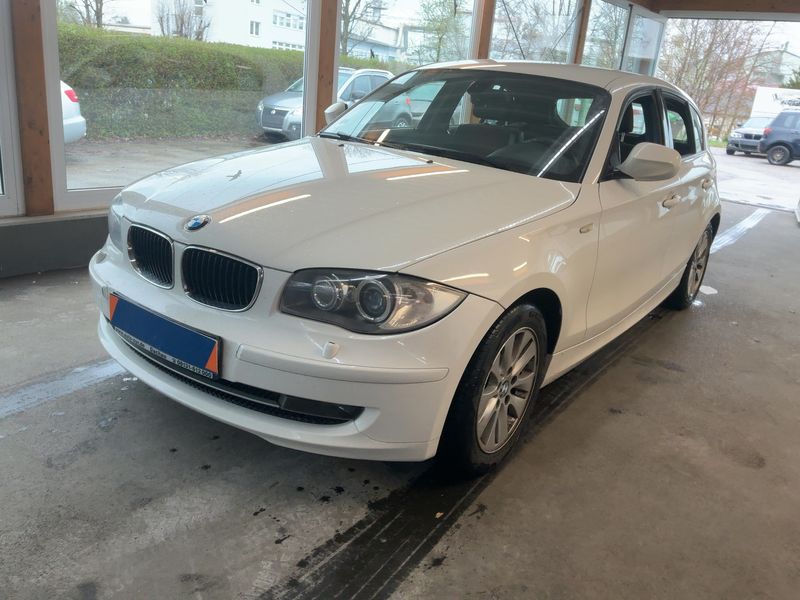 BMW 1er 118i 2011 – снимка 1