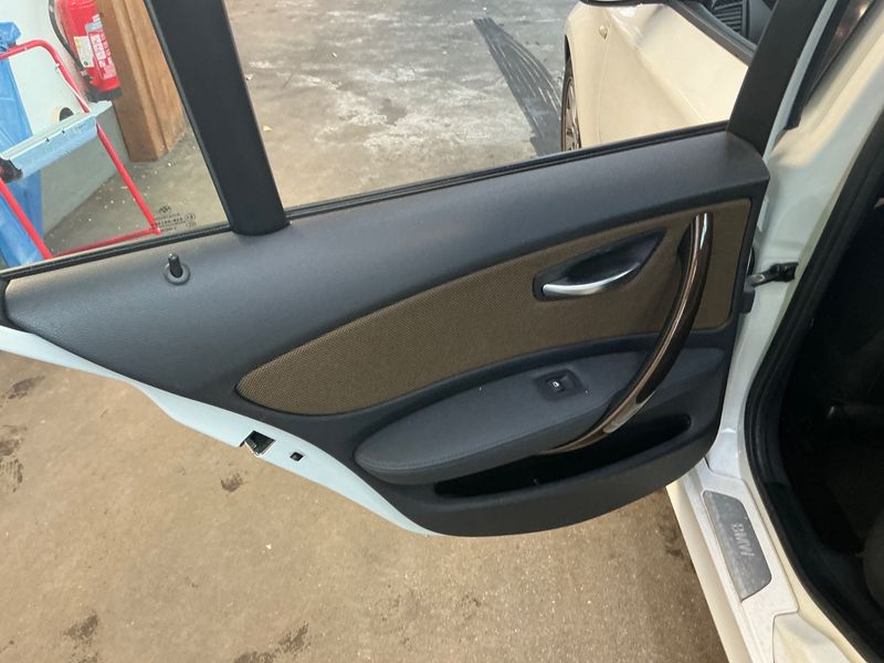 BMW 1er 118i 2011 – снимка 29