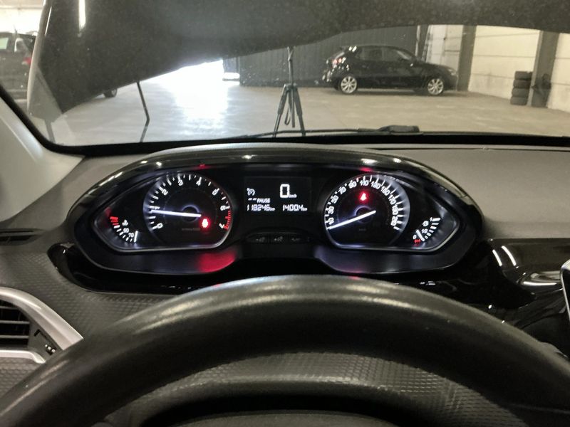 Peugeot 2008 1.2 PureTech Active 2017 – снимка 13