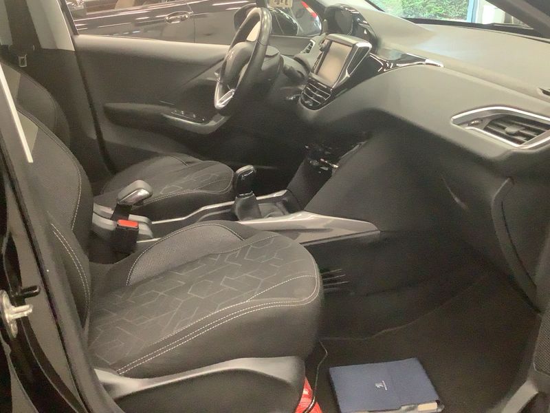 Peugeot 2008 1.2 PureTech Active 2017 – снимка 11