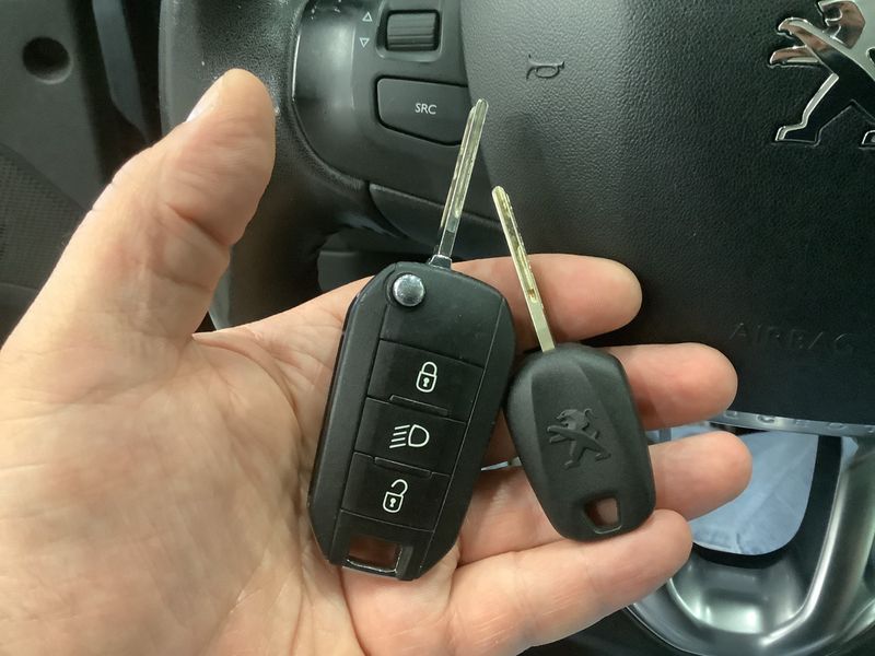 Peugeot 2008 1.2 PureTech Active 2017 – снимка на щета