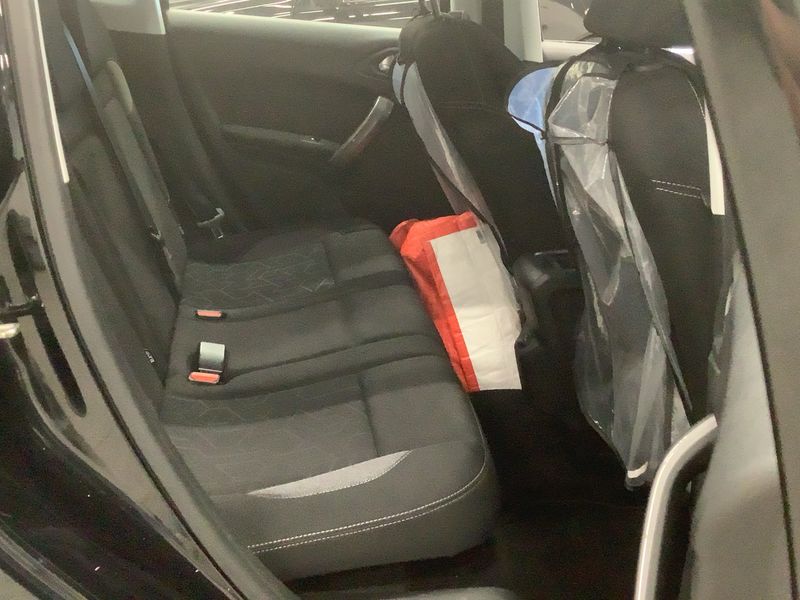Peugeot 2008 1.2 PureTech Active 2017 – снимка 14