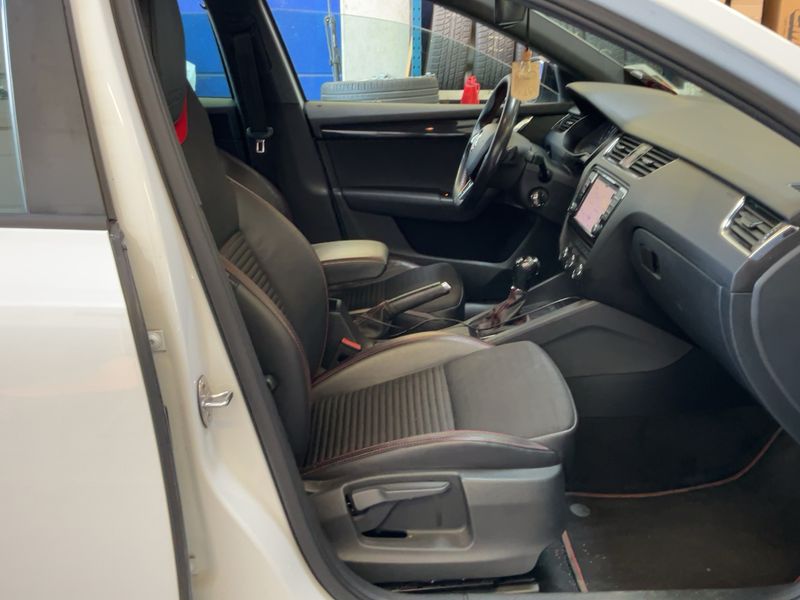 Skoda Octavia 2.0 TDI RS 2015 – снимка 17
