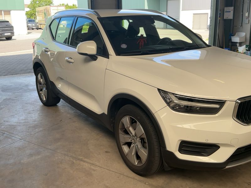 Volvo XC40 2.0 T4 Momentum Pro 2WD 2019 – снимка 12