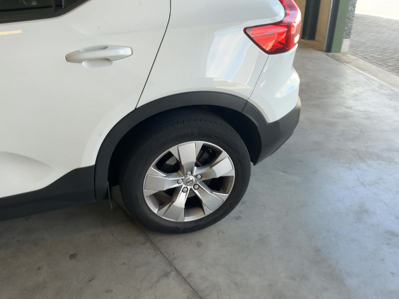 Volvo XC40 2.0 T4 Momentum Pro 2WD 2019 – снимка 5