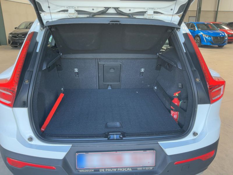 Volvo XC40 2.0 T4 Momentum Pro 2WD 2019 – снимка 15