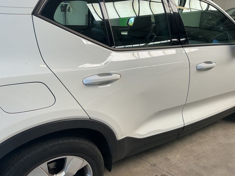 Volvo XC40 2.0 T4 Momentum Pro 2WD 2019 – снимка 22