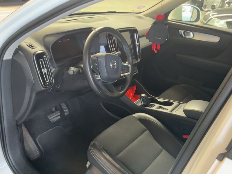 Volvo XC40 2.0 T4 Momentum Pro 2WD 2019 – снимка 17