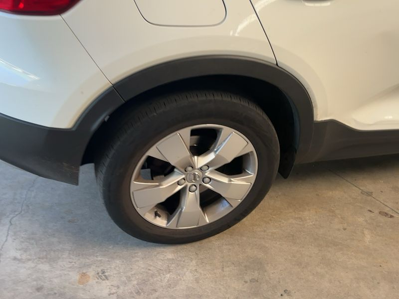 Volvo XC40 2.0 T4 Momentum Pro 2WD 2019 – снимка 9