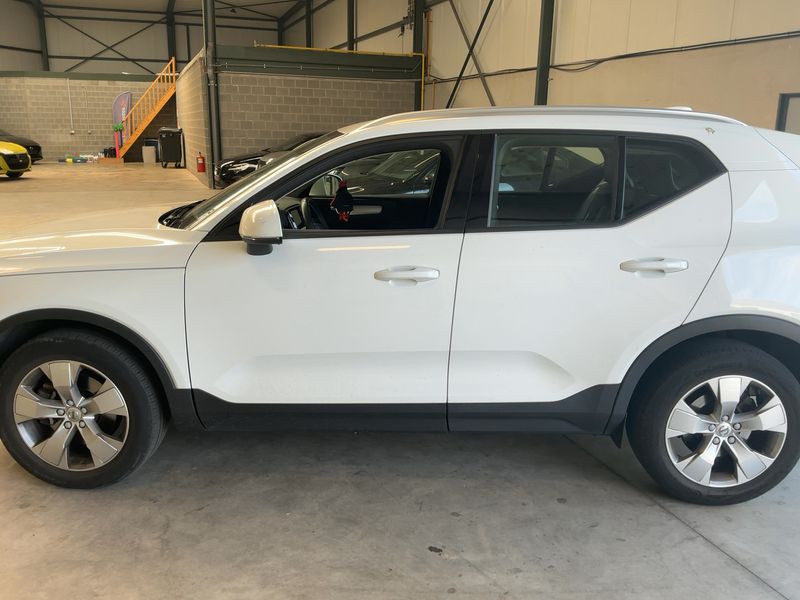 Volvo XC40 2.0 T4 Momentum Pro 2WD 2019 – снимка 4