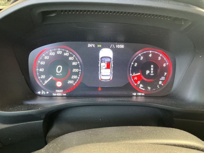 Volvo XC40 2.0 T4 Momentum Pro 2WD 2019 – снимка 18